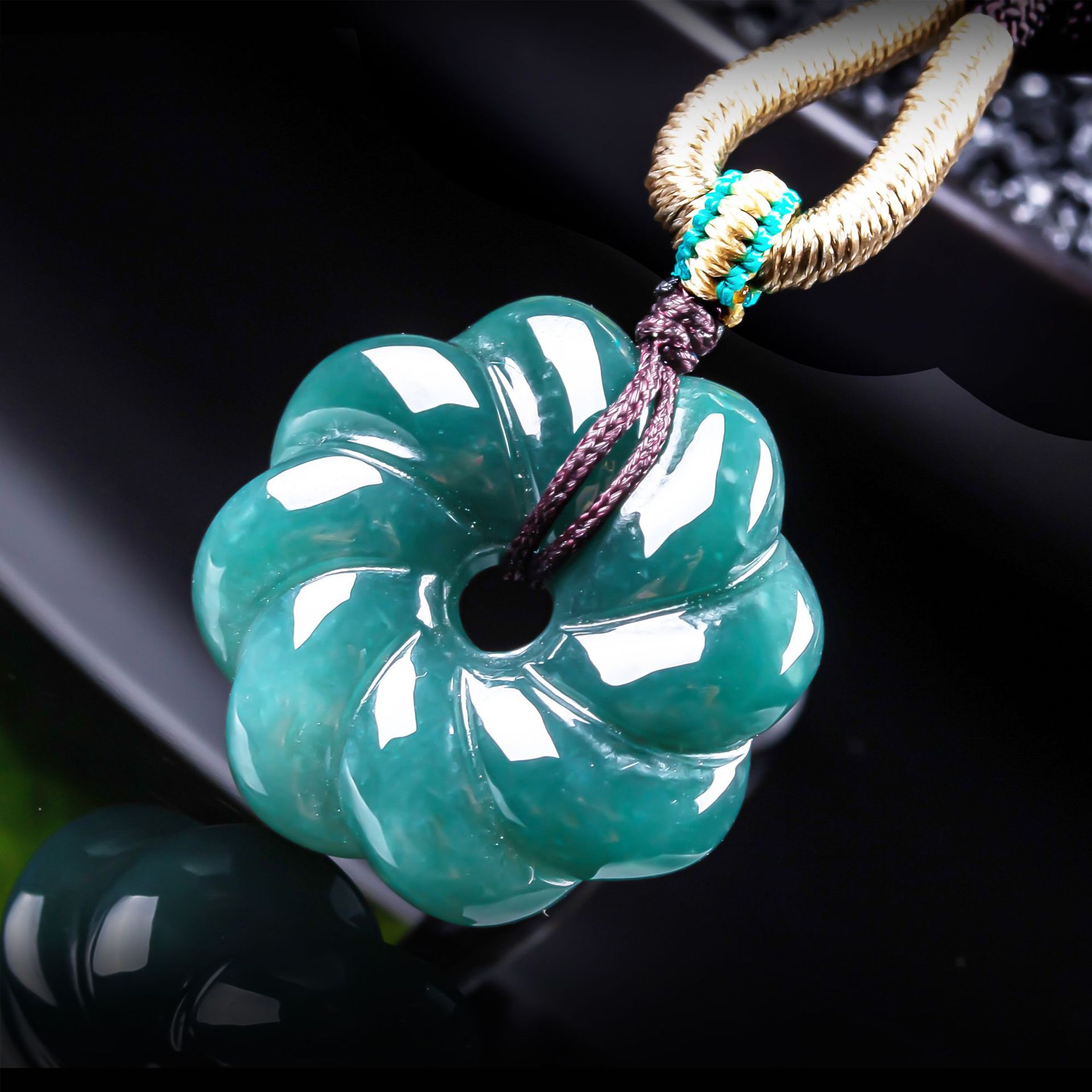 Women'S Accessories And Jewelry - Doğal Birman Yeşim Taşı Çiçek Kolye